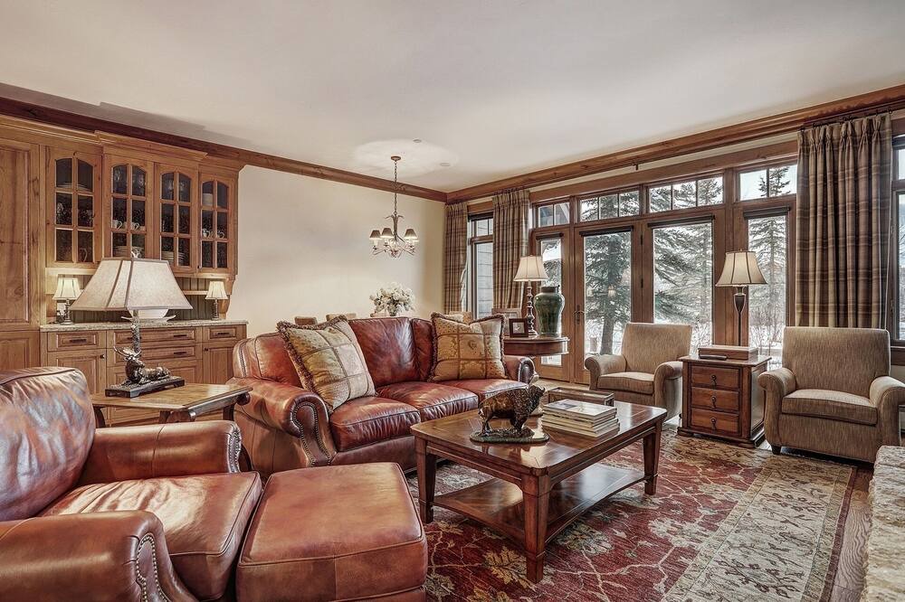 Photo of Livingroom in Avon