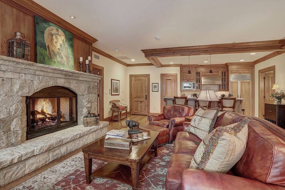 Photo of Livingroom in Avon