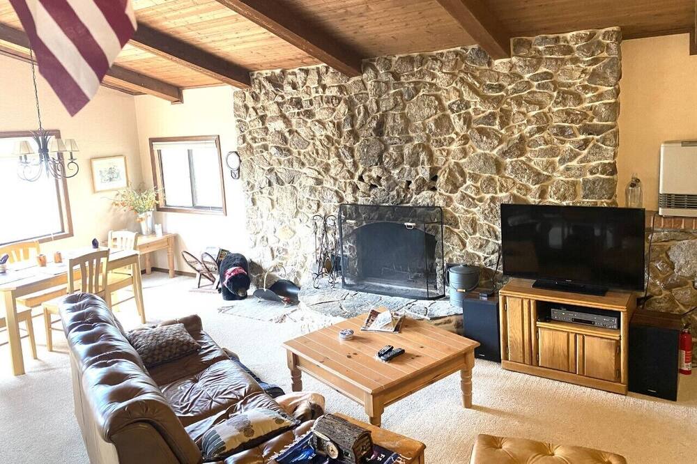 Photo of Livingroom in Alpine Village