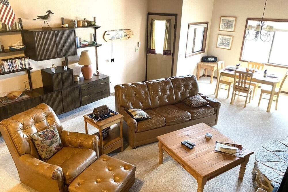 Photo of Livingroom in Alpine Village