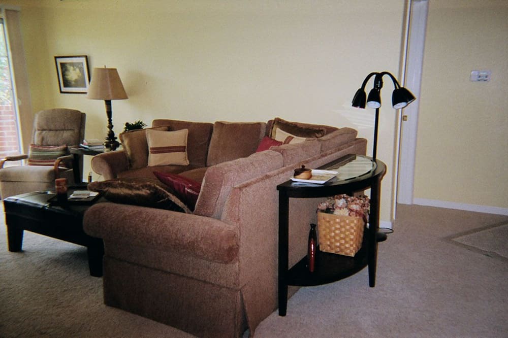Photo of Livingroom in Frasier Meadows