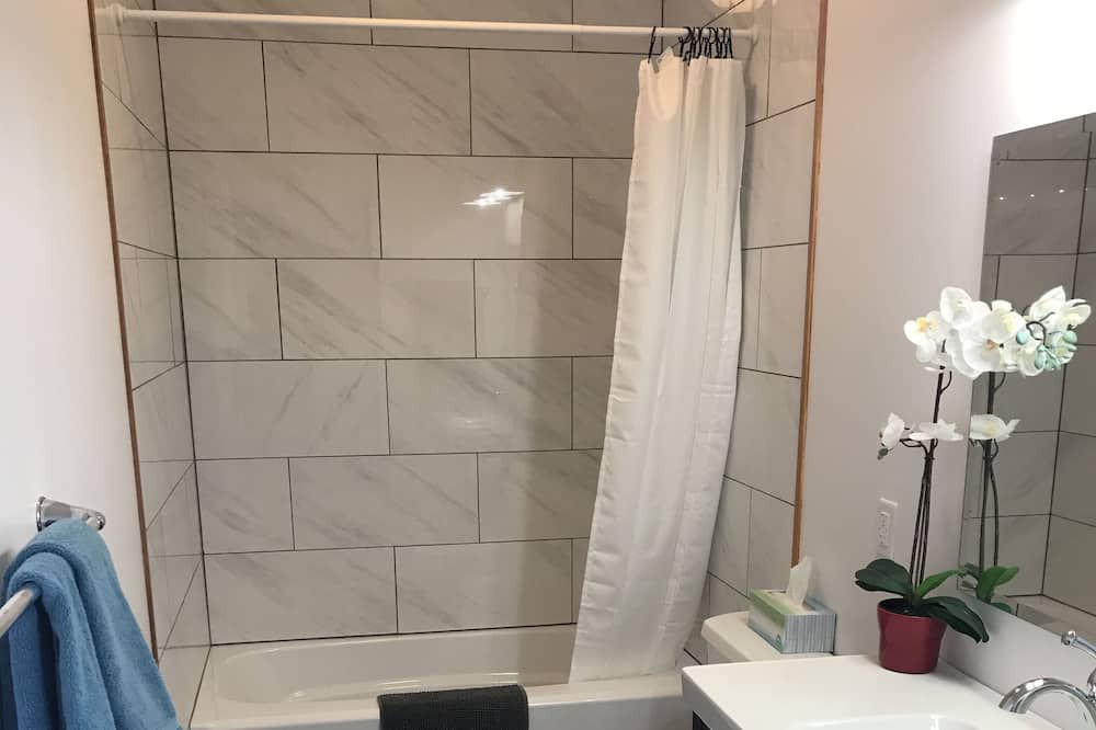 Photo of Bathroom in Larkspur