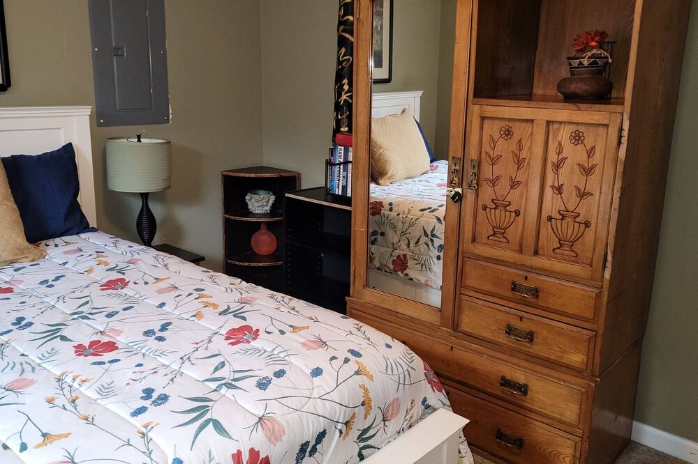 Photo of Bedroom in Eagle