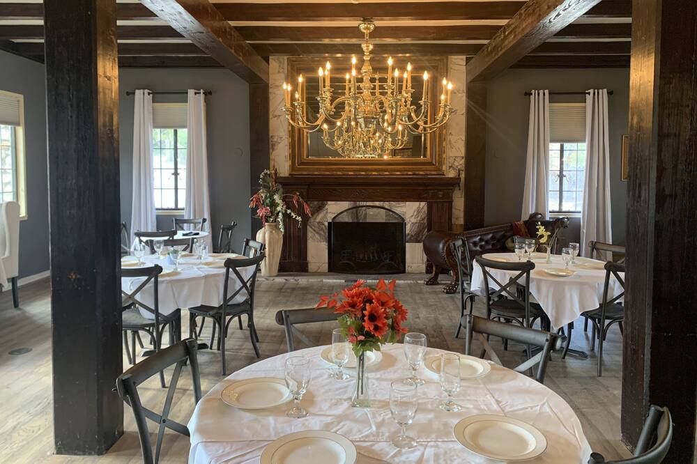 Photo of Livingroom in Shadow Mountain