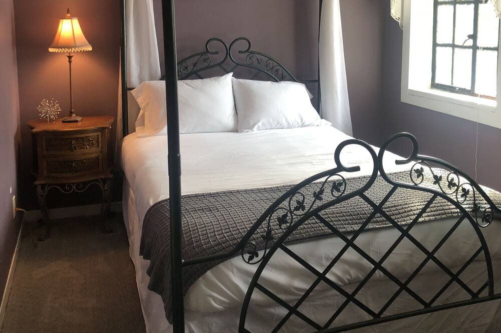 Photo of Bedroom in Shadow Mountain