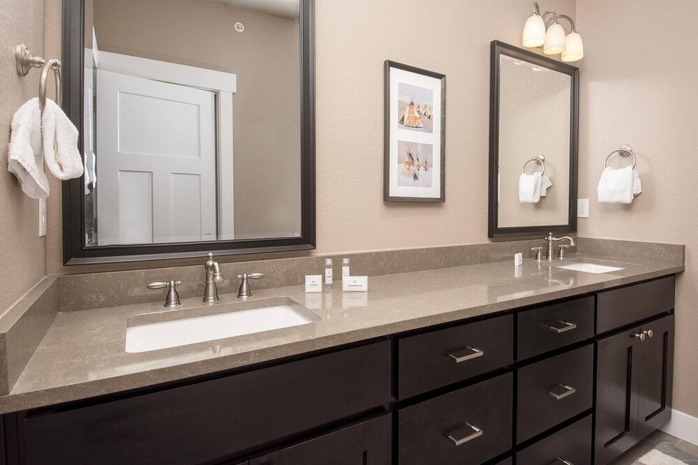 Photo of Bathroom in Rendezvous