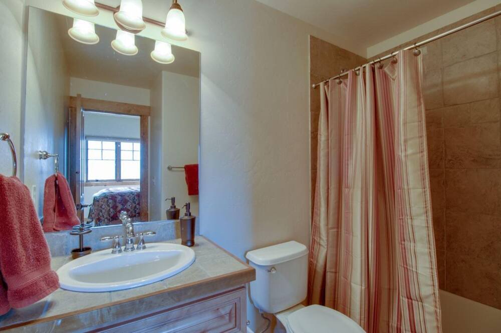 Photo of Bathroom in Bear Crossing