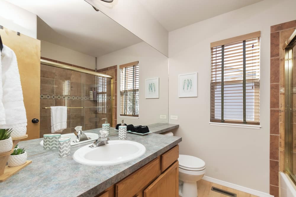 Photo of Bathroom in Cheyenne Meadows