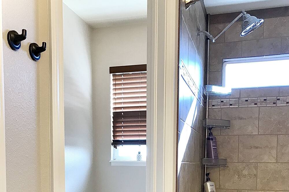 Photo of Bathroom in Cheyenne Meadows