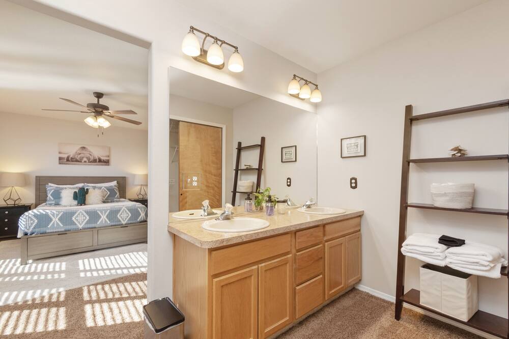 Photo of Bathroom in Cheyenne Meadows