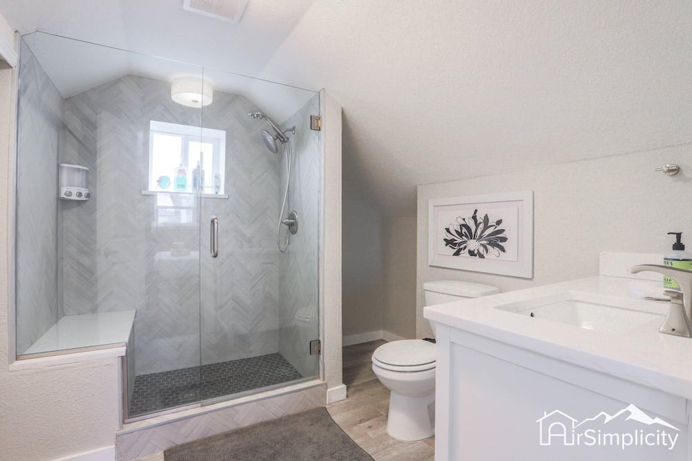 Photo of Bathroom in Jefferson Park
