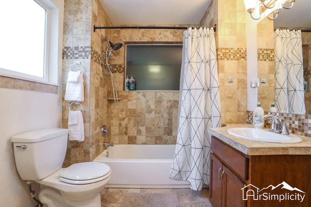 Photo of Bathroom in Jefferson Park