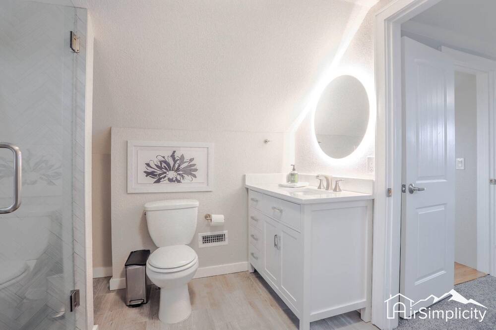 Photo of Bathroom in Jefferson Park