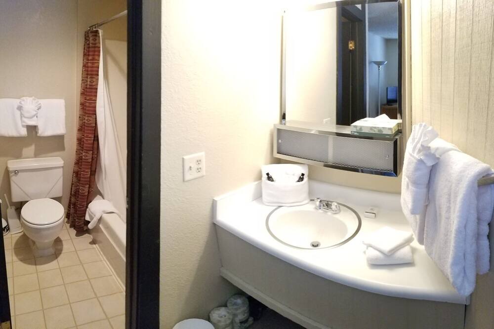 Photo of Bathroom in Peak 8