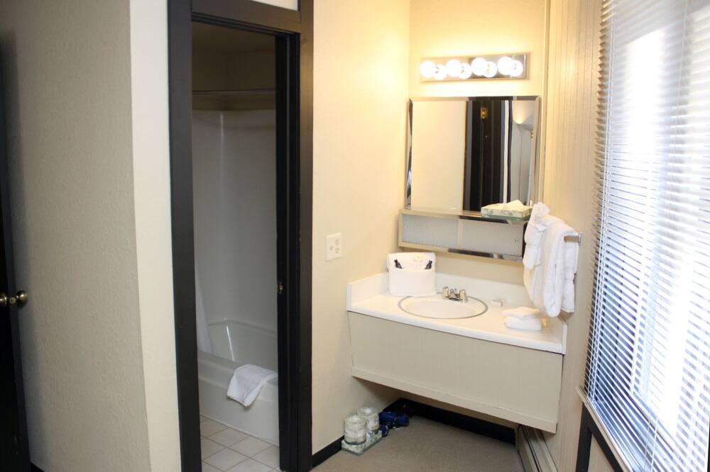 Photo of Bathroom in Peak 8