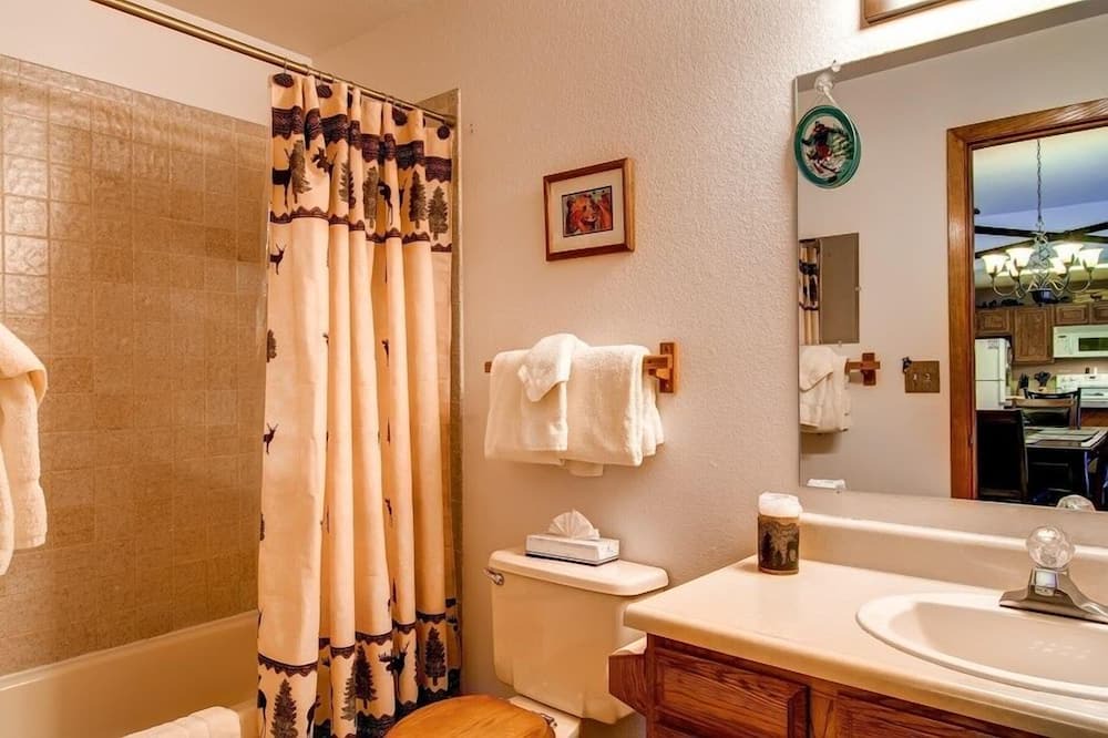 Photo of Bathroom in Wildernest