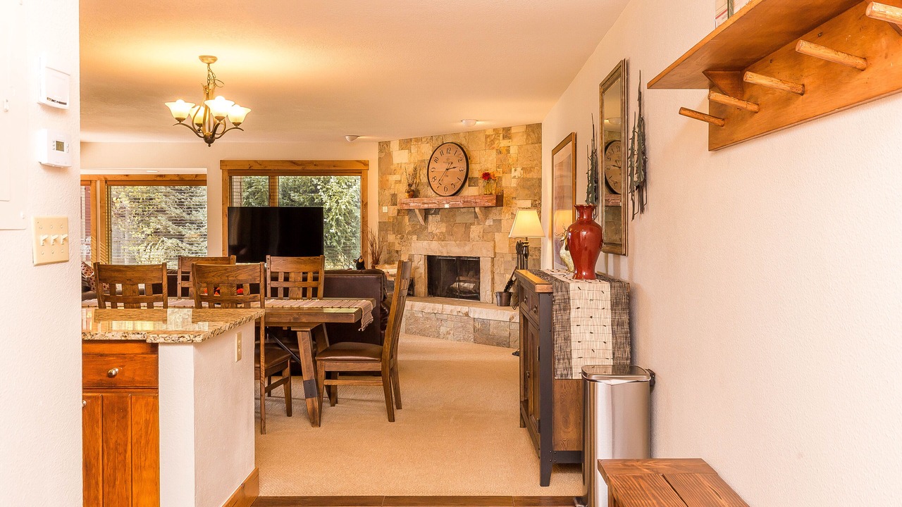 Photo of Livingroom in Lakeside Village
