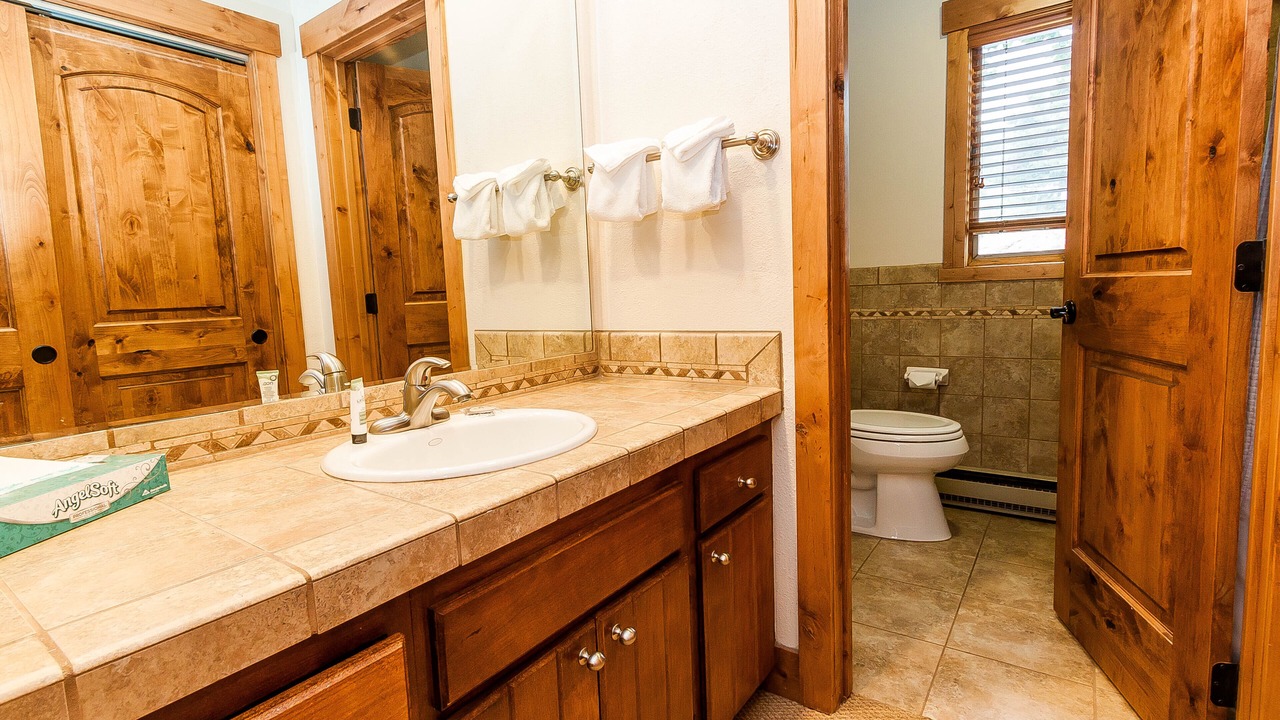 Photo of Bathroom in Lakeside Village