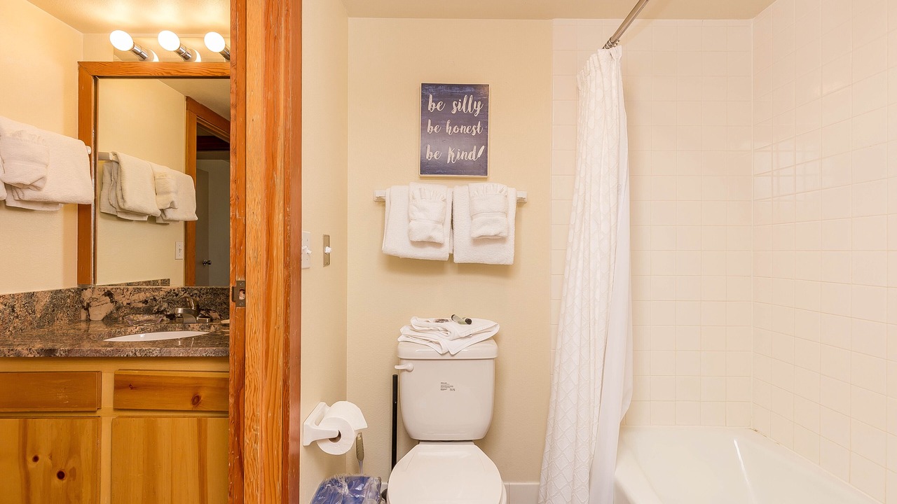 Photo of Bathroom in Lakeside Village