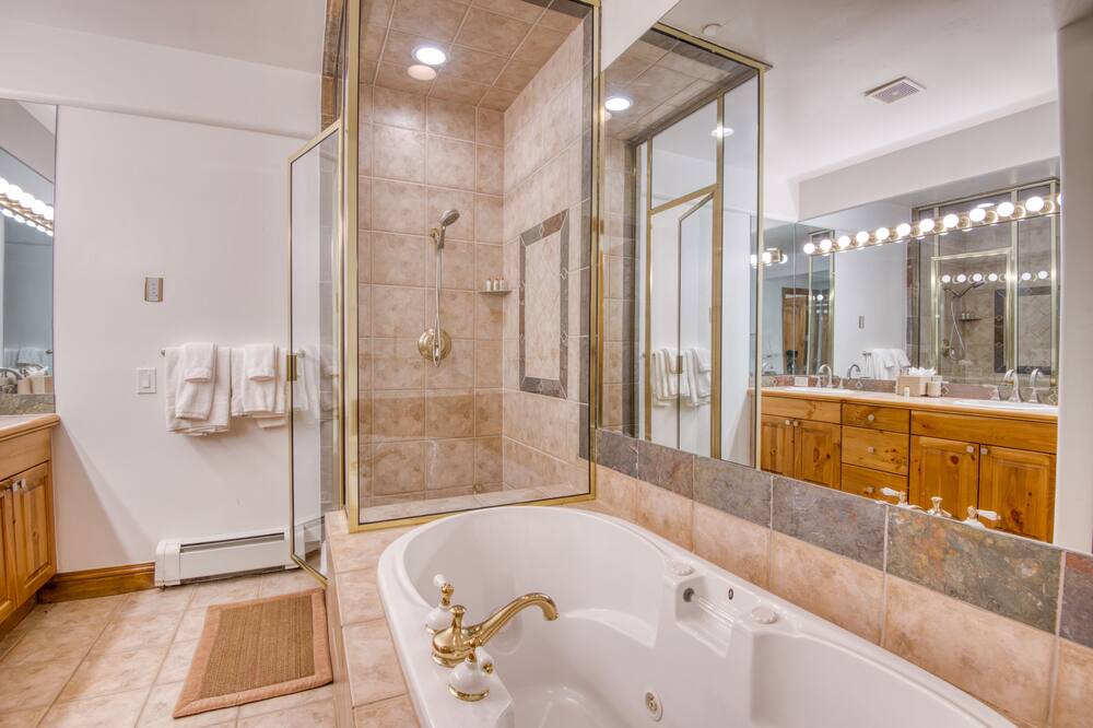 Photo of Bathroom in Edwards