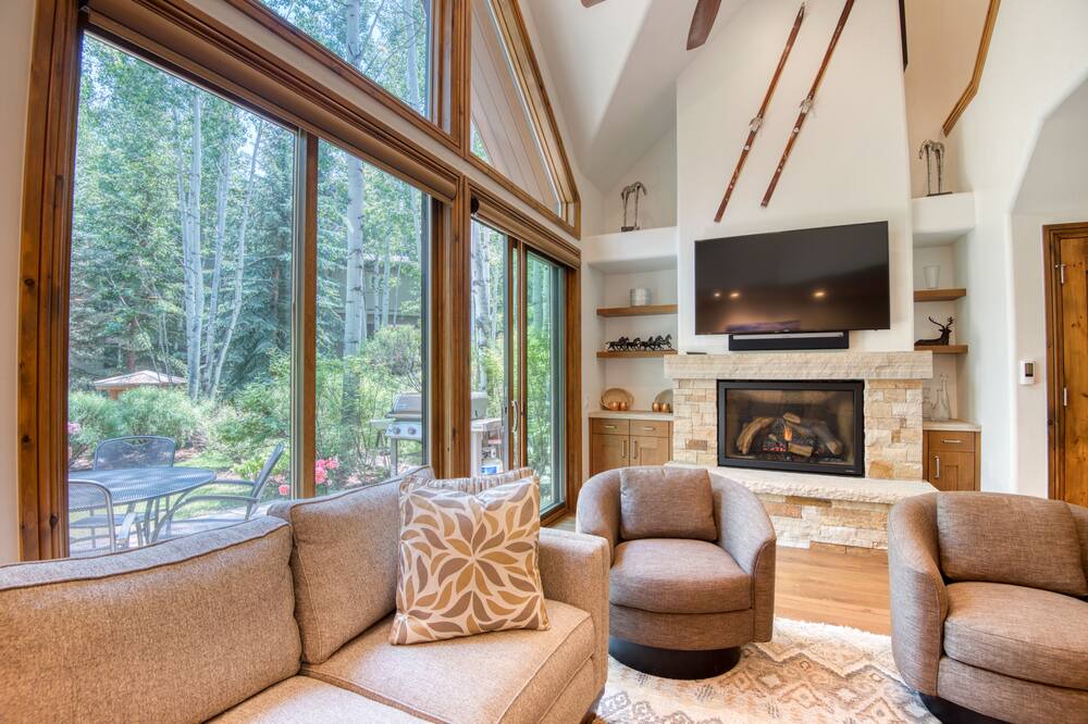 Photo of Livingroom in Edwards