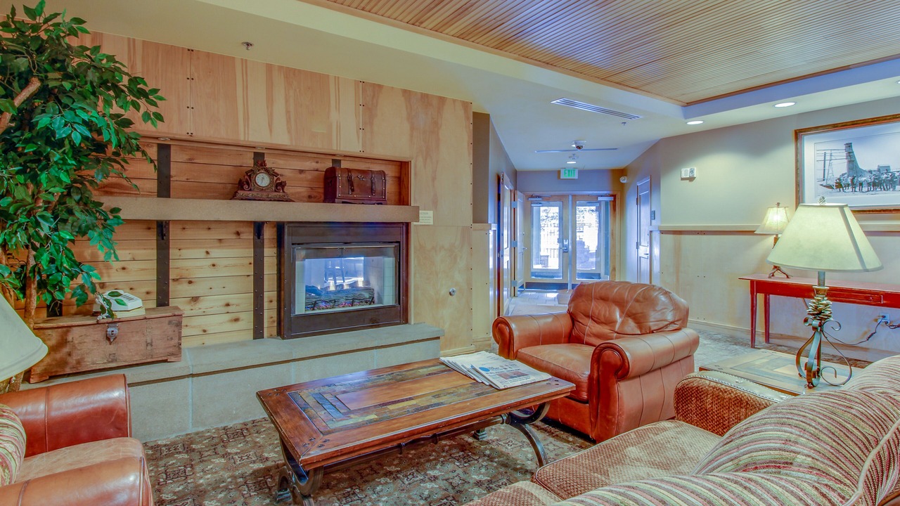 Photo of Livingroom in River Run