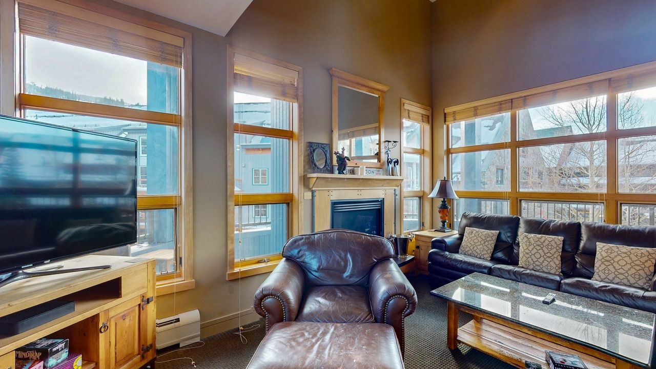 Photo of Livingroom in River Run