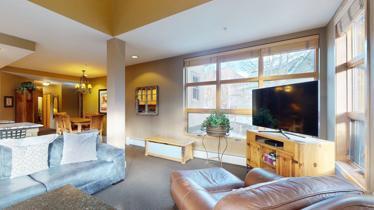 Photo of Livingroom in River Run