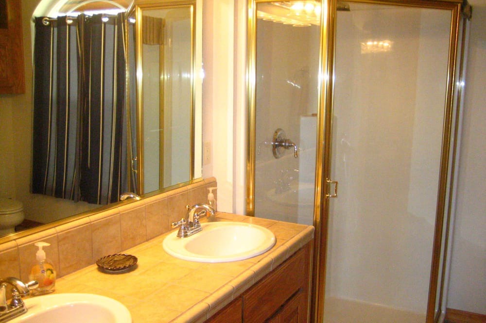 Photo of Bathroom in Twin Creek Village