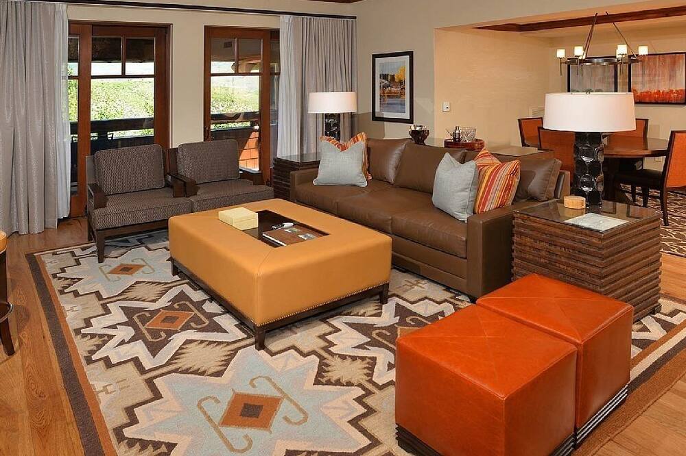Photo of Livingroom in Avon