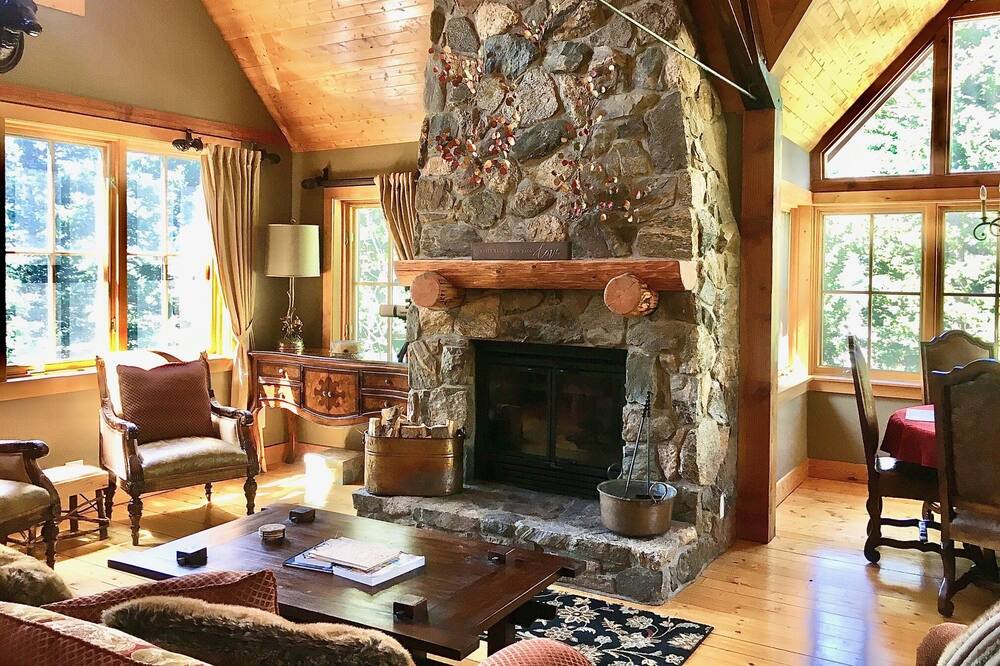 Photo of Livingroom in Saint Mary's
