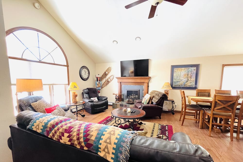 Photo of Livingroom in Carriage Hills