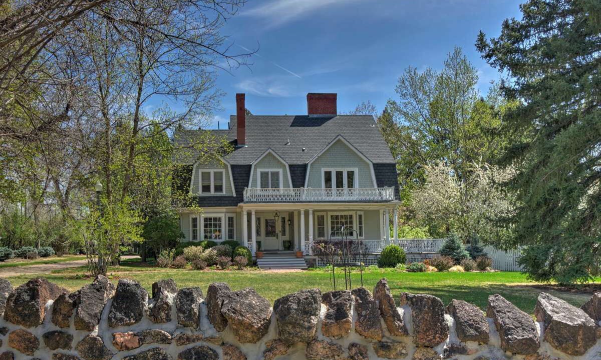 Photo of Buildings in Broadmoor