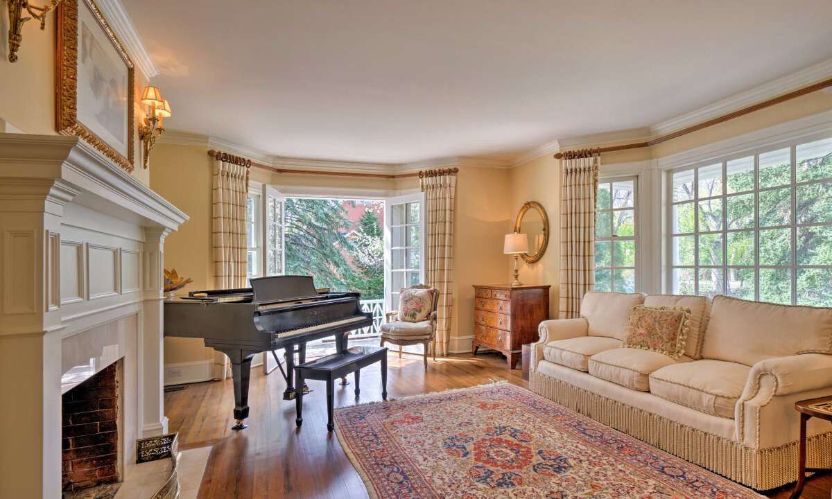Photo of Livingroom in Broadmoor