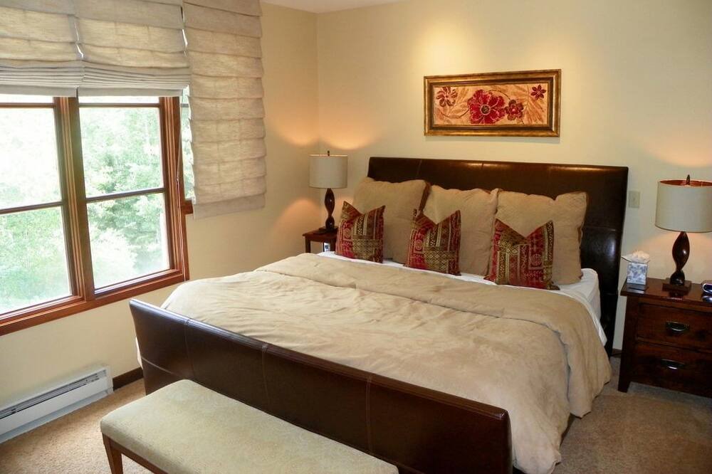 Photo of Bedroom in Highlands Townhomes