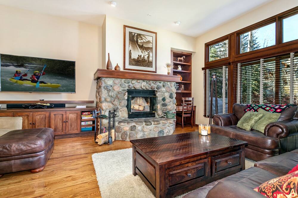 Photo of Livingroom in Highlands Townhomes