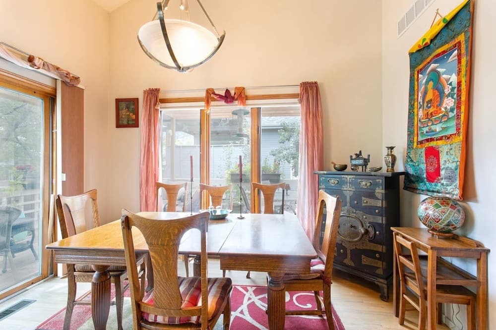 Photo of Bedroom in Wonderland Hills