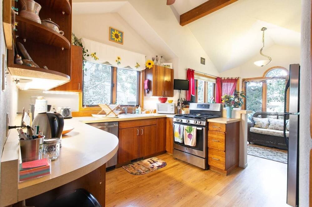 Photo of Bedroom in Wonderland Hills