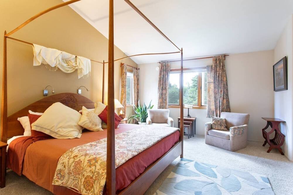 Photo of Bedroom in Wonderland Hills