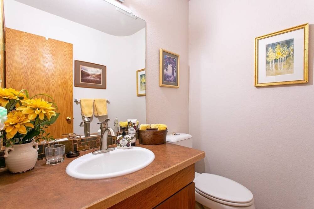Photo of Bedroom in Wonderland Hills