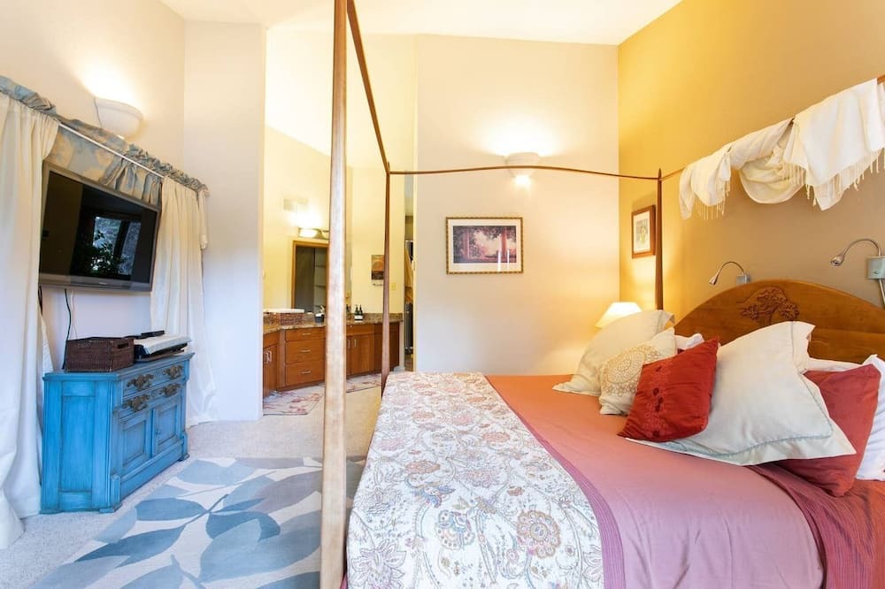 Photo of Bedroom in Wonderland Hills