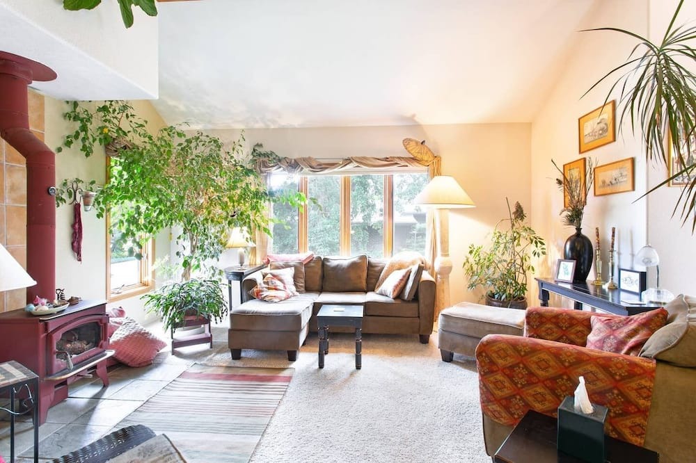 Photo of Bedroom in Wonderland Hills