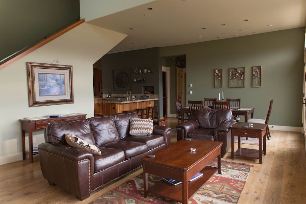 Photo of Livingroom in Pleasant Valley