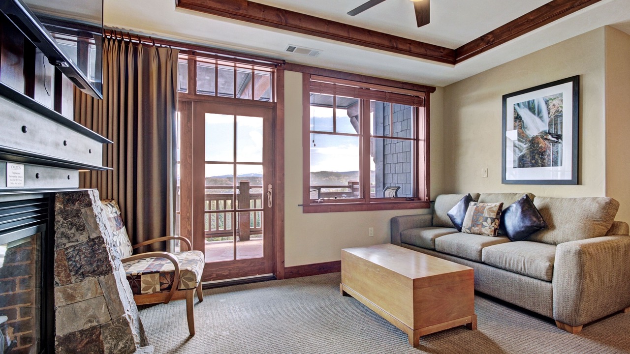 Photo of Livingroom in Peak 8