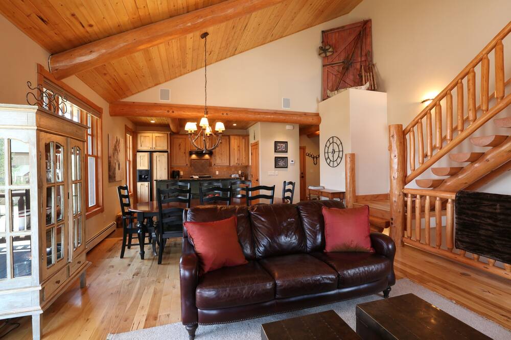 Photo of Livingroom in Fraser