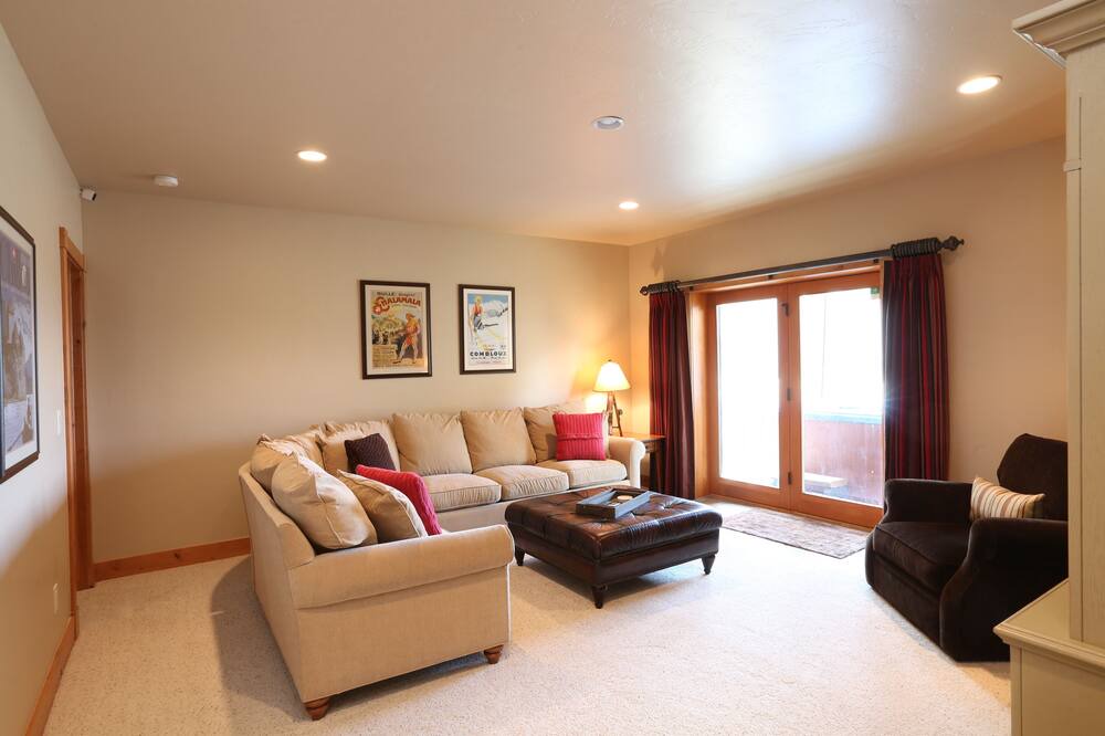 Photo of Livingroom in Fraser