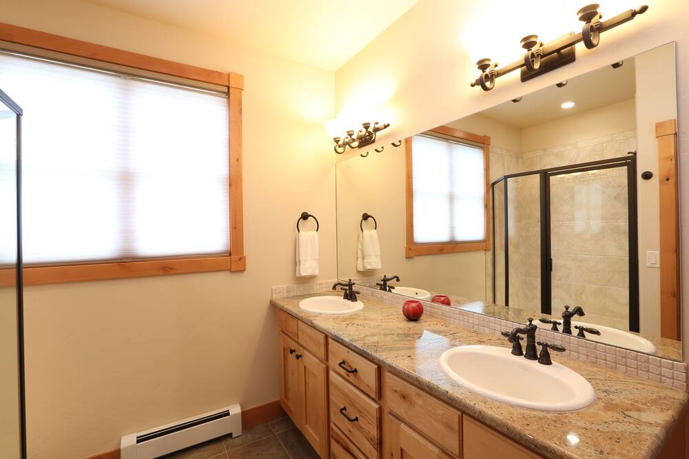 Photo of Bathroom in Fraser