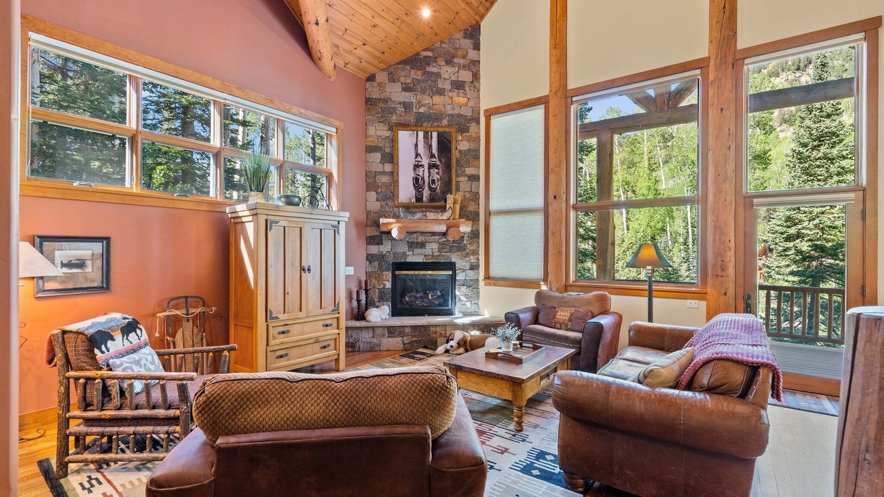 Photo of Livingroom in Columbine Lake