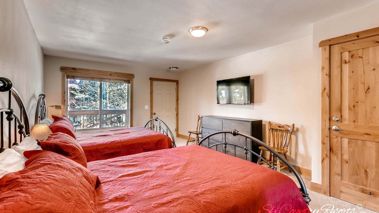 Photo of Bedroom in Peak 9