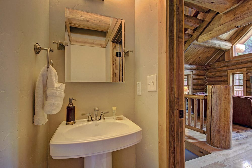 Photo of Bathroom in Quandary Village